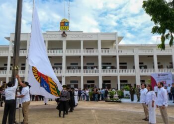Inicia Mara Lezama con izamiento de bandera celebración del 52 aniversario de Quintana Roo como Estado Libre y Soberano