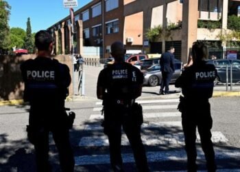 Estudiante de 14 años hiere a dos profesores con una escopeta en un colegio de Francia