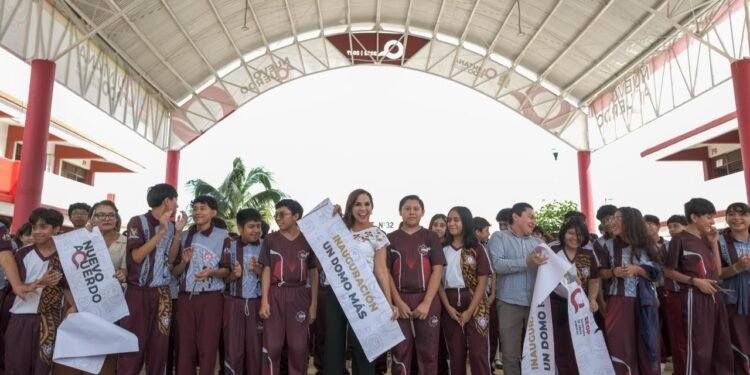 Gobierno de Mara Lezama beneficia a más de mil estudiantes de secundaria técnica No. 32 “Independencia de México” de Cancún con nuevo domo