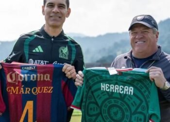 Rafael Márquez visita entrenamiento del atlante y se reúne con Miguel Herrera