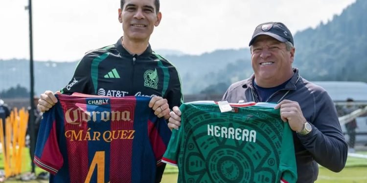 Rafael Márquez visita entrenamiento del atlante y se reúne con Miguel Herrera