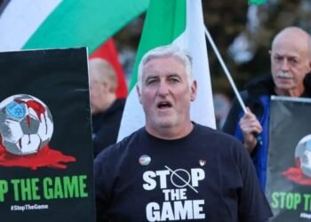 Israel usará brazaletes negros vs Irlanda en respuesta simbólica; partido a puertas cerradas en Serbia
