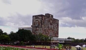 UNAM descarta prohibir celulares en aulas y apuesta por uso formativo