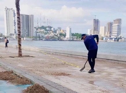 Mazatlán cierra Avenida del Mar por colapso de 80-100m de malecón