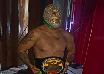 Muere réferi «El Búho» tras martinete de El Hijo de Fishman; luchador detenido por homicidio culposo