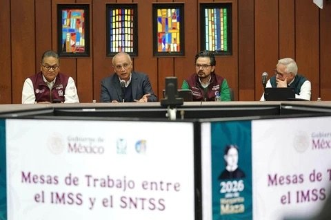 Sindicato e IMSS negocian nueva propuesta salarial; trabajadores exigen participar