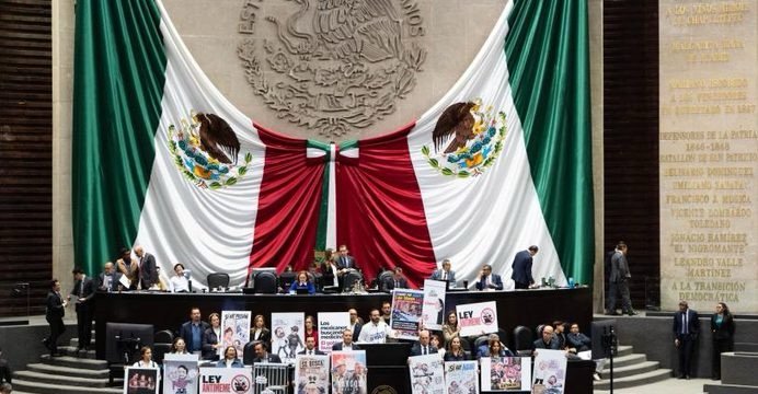 Diputados aprueban en lo general la Ley Antimemes