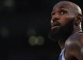 Trump acusa a LeBron James por su actitud durante el himno nacional de EU